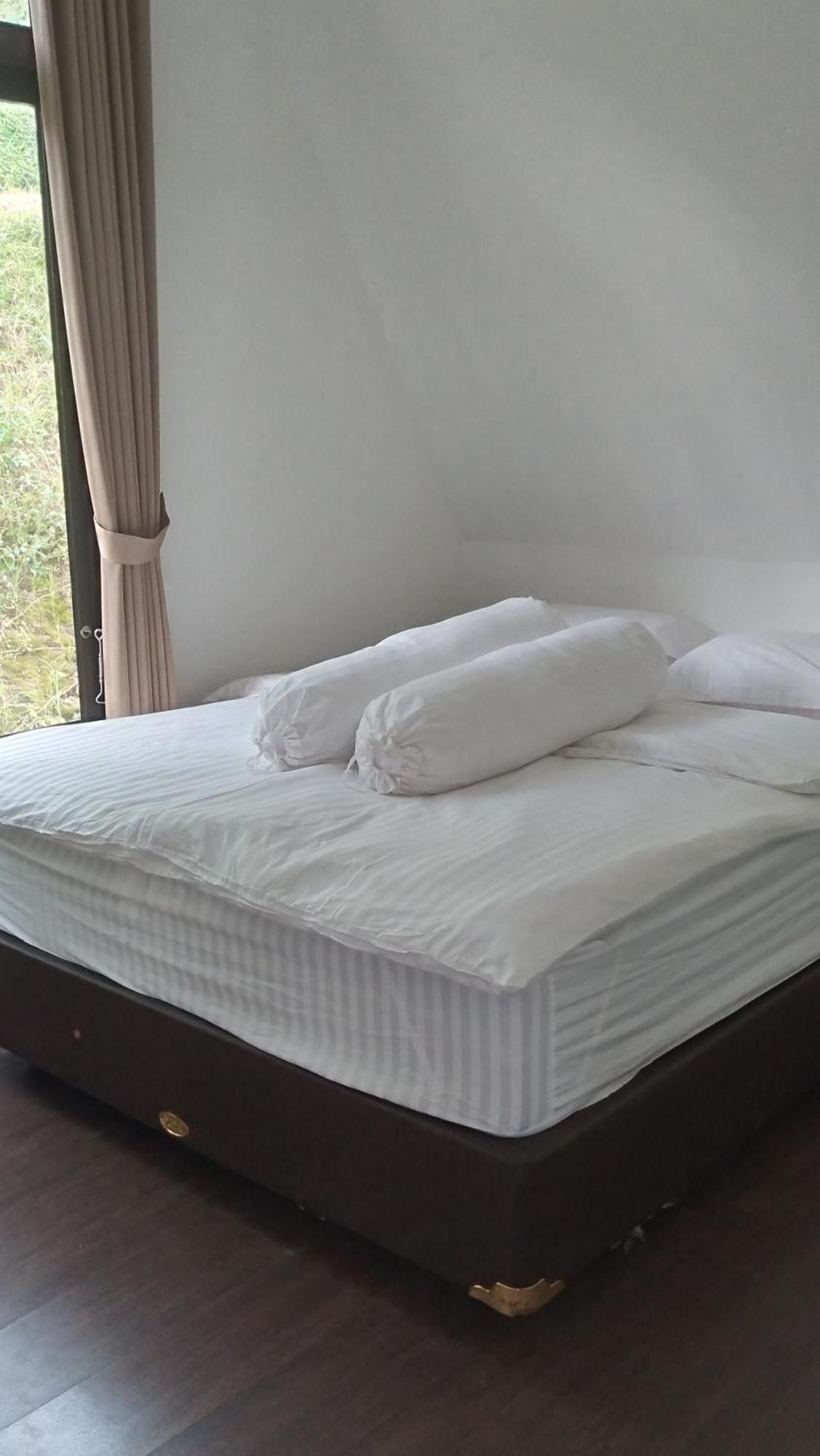 Joglo Kumpul Resort Cangkiran Chambre photo